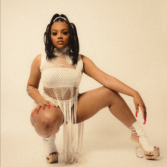 Meet your Posher, Bianca - Picture 6 of 11